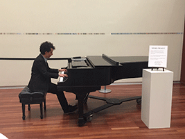 Mundi Project piano player